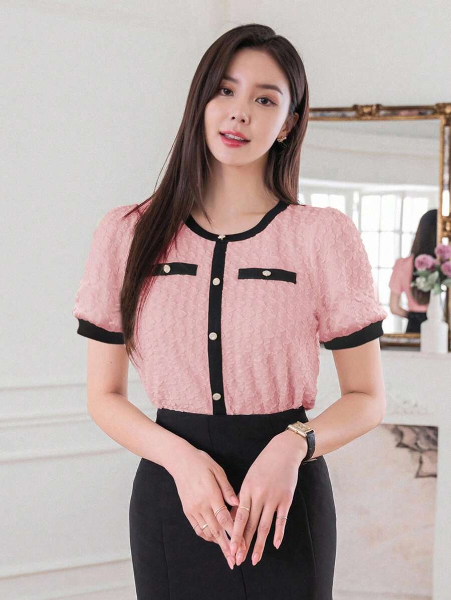 DAZY 春夏秋圓領泡泡短袖粉色3D提花布料黑色對比飾邊修身女款T恤校園風 - 粉色 - 查看 1
