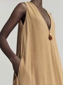 Ontre 波西米亚风格 V 领无袖长亚麻连衣裙，女式简约休闲度假连衣裙 - 卡其色 - 查看 6