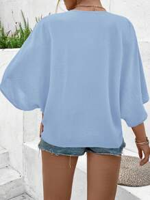 EMERY ROSE Áo cánh tay vai cổ chữ V thanh lịch màu trơn 3D Jacquard cỡ lớn cho nữ, trang trí nút, bãi biển/khu nghỉ dưỡng 2025, thiết kế đa năng mới cho mùa xuân và mùa hè - Màu xanh nhạt - Xem 2