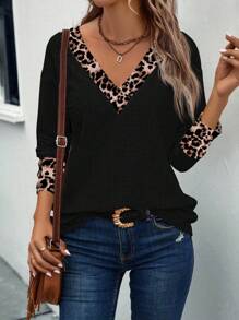 SHEIN LUNE Damen Leopardenmuster Patchwork V-Ausschnitt Drop-Shoulder Langarm Lässig T-Shirt - Verschiedenfarbig - Übersicht 1
