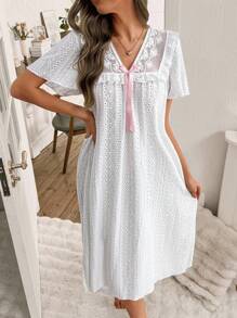 SHEIN V-Ausschnitt Spitze Patchwork locker sitzende Kurzarm Hohlstrick Jacquard Damen Nachthemd, Moo Moo Schlafkleid - Weiss - Übersicht 2