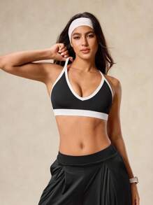 OutZeal Sujetador deportivo sin espalda con tiras cruzadas, almohadillas extraíbles y tela suave y transpirable para mujer, para uso urbano y casual - Negro - Ver 9