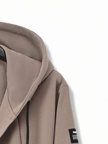 Manfinity Homme 男士休闲经典纯色连帽卫衣外套，适合春秋季节穿着，四季皆宜。舒适百搭，适合全天穿着。卡其色修身纯色外套，轻便透气，可叠穿。舒适时尚，是度假、日常休闲和通勤的理想之选。送给男友或丈夫的理想礼物。长款连帽衫，连帽开衫，男士长款外套，男士长款大衣，长款夹克