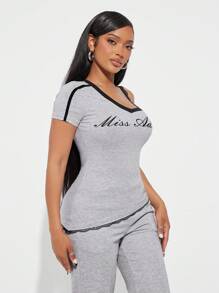 SHEIN SXY Camiseta de mujer de verano con contraste gris y encaje negro en los bordes, blusa casual sexy con bajo asimétrico y hombros descubiertos, top deportivo - Gris - Ver 7
