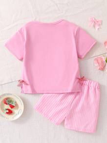 Bộ quần áo bé gái tay ngắn họa tiết dâu tây, nơ trang trí, thoải mái, ngọt ngào, thời trang, thích hợp mặc mùa hè. Bộ đồ trẻ em họa tiết dâu tây, quần áo trẻ em in hình dâu tây, quần short kẻ sọc hồng, quần áo mùa hè cho bé gái. - Hồng - Xem 4