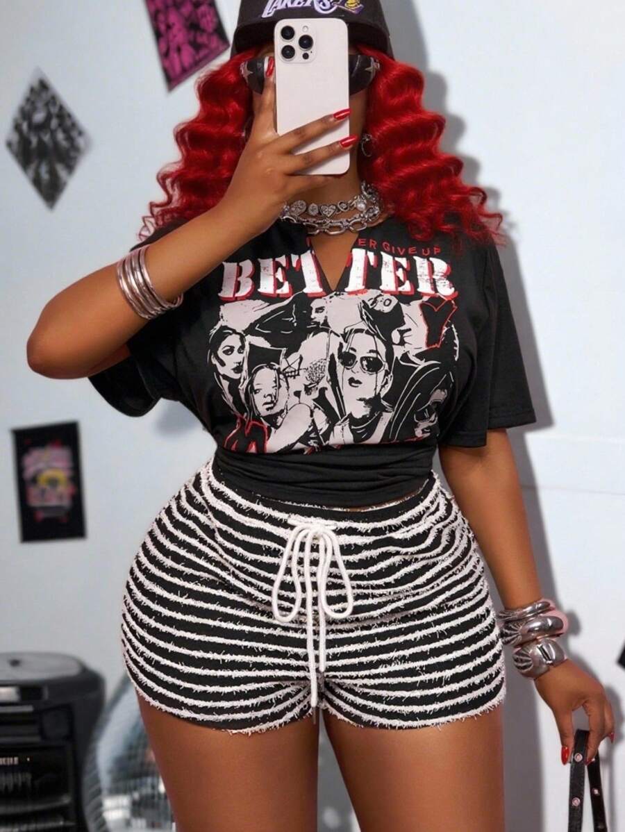 Slaydiva Bộ 2 món mới xuân/hè 2025 cho nữ ngoại cỡ: Áo thun họa tiết hở vai cổ chữ V rộng rãi + quần short kẻ sọc rút dây cho phong cách đường phố, tiệc tùng, lễ hội âm nhạc, phong cách hoài cổ phương Tây, du lịch đường dài, thường ngày, Y2K, hip-hop