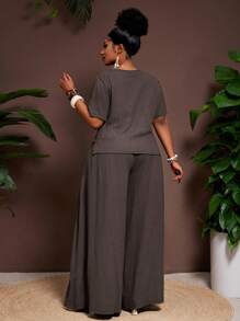 SHEIN CURVE+ 2025 Spring/Summer New Casual Resort Elegant Island Vacation Party Solid Brown Crinkle Fabric Crop Top With Structured Fit & Pointed Hem, Elastic Waist Wide Leg Pants 2-Piece Set, Plus Size/2026 /New Year - Coffee Brown - View 2