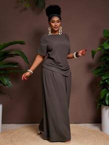 SHEIN CURVE+ 2025 Spring/Summer New Casual Resort Elegant Island Vacation Party Solid Brown Crinkle Fabric Crop Top With Structured Fit & Pointed Hem, Elastic Waist Wide Leg Pants 2-Piece Set, Plus Size/2026 /New Year - Coffee Brown - View 3