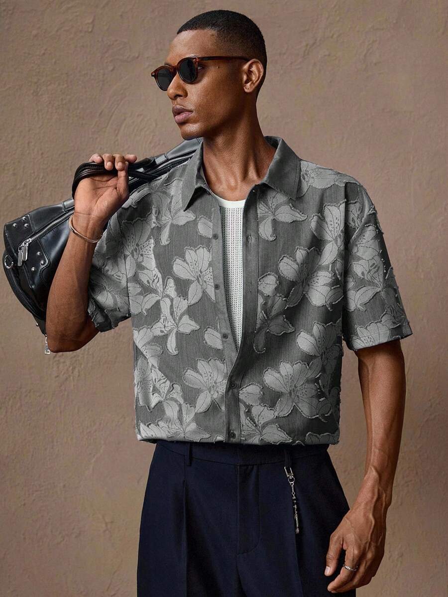 AKNOTIC X Nawaf Alabid 男士花卉提花休闲宽松短袖 Polo 衫，适合夏季、度假、日常、派对、情侣装、礼物 - 黑色 - 查看 1