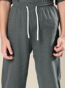 SUMWON Ensemble coordonné d'une chemise décontractée d'été à col chemise et d'un pantalon, en coton texturé, avec un look lin. Tenue de plage et de villégiature
