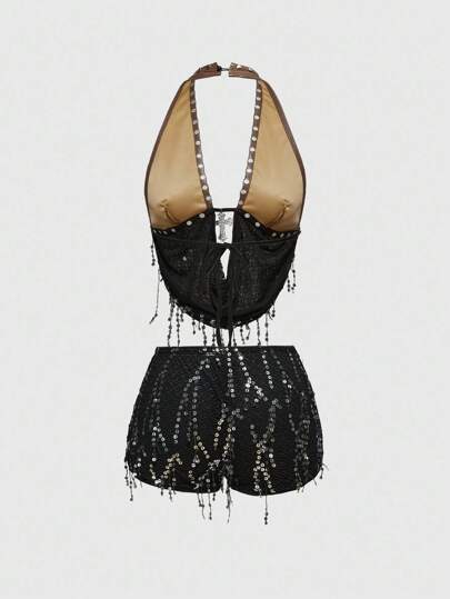 Grunge Punk Conjunto de mujer con atuendo sexy para festivales musicales estilo Y2K, colgante de cruz de metal, parches de PU con lentejuelas y red, collar con escote drapeado y espalda descubierta.