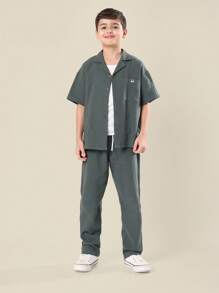 SUMWON Ensemble coordonné d'une chemise décontractée d'été à col chemise et d'un pantalon, en coton texturé, avec un look lin. Tenue de plage et de villégiature
