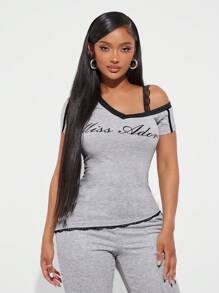 SHEIN SXY Camiseta de mujer de verano con contraste gris y encaje negro en los bordes, blusa casual sexy con bajo asimétrico y hombros descubiertos, top deportivo - Gris - Ver 6