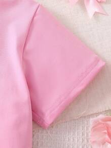 Bộ quần áo bé gái tay ngắn họa tiết dâu tây, nơ trang trí, thoải mái, ngọt ngào, thời trang, thích hợp mặc mùa hè. Bộ đồ trẻ em họa tiết dâu tây, quần áo trẻ em in hình dâu tây, quần short kẻ sọc hồng, quần áo mùa hè cho bé gái. - Hồng - Xem 10