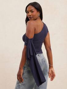 NYA SZN Blusa a maniche corte con dettaglio manica annodata asimmetrica, aderente, adatta per occasioni speciali, appuntamenti, matrimoni, feste, vita corta, basic, casual, uscite, stile boho, fairycore, spalle scoperte, blu navy, statement, festival, carnevale - Blu Navy - Visualizzare 2