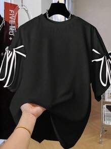 Calvaya Kaos Kasual Wanita Ukuran Besar Motif Garis Dua Warna dengan Hiasan Pita Besar, Cocok untuk Bepergian, Bersantai, dan Berolahraga - Hitam - View 1
