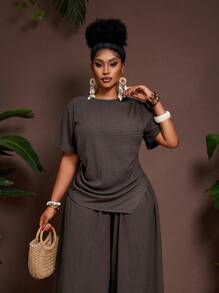 SHEIN CURVE+ 2025 Spring/Summer New Casual Resort Elegant Island Vacation Party Solid Brown Crinkle Fabric Crop Top With Structured Fit & Pointed Hem, Elastic Waist Wide Leg Pants 2-Piece Set, Plus Size/2026 /New Year - Coffee Brown - View 5