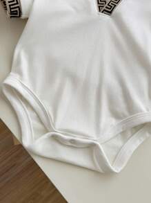 2件套新生儿男女宝宝休闲学院风V领针织小logo印花连体衣套装，夏季派对及户外活动服 - 彩色 - 查看 4