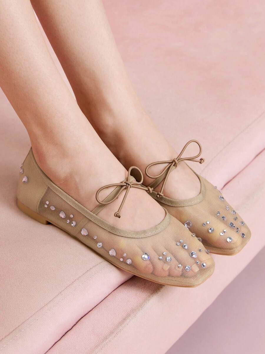 CUCCOO DOLLMOD أحذية أنيقة مريحة للنساء من نوع مري جين بتصميم قدم لوز مستديرة، بتزيين حزام من الشبكة والراين ستون مع فيونكة، تصميم مع تهوية جيدة