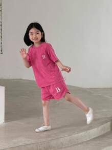 Conjunto deportivo de niña de estilo moderno en color rosa con bordado de letras, de tejido de punto suelto lavado, uso casual diario, minimalista y elegante