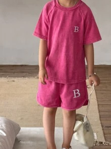 Conjunto deportivo de niña de estilo moderno en color rosa con bordado de letras, de tejido de punto suelto lavado, uso casual diario, minimalista y elegante