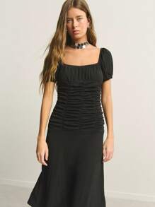 Nöista Romantic Bkack In This Ruched Black Midi Dress. With Puff Sleeves And A Flattering Gathered Bodice, It's Perfect For Sunset Dinners Or A Night Of Dancing. A Timeless Pick With Modern Flair.