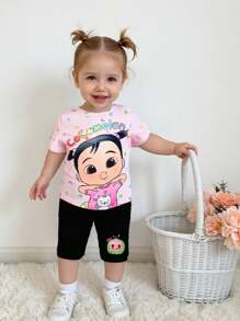 CoComelon X SHEIN Conjunto de camiseta rosa con estampado de niña de dibujos animados y letras coloridas, y shorts cómodos negros para bebé niña - Rosa vieja - Ver 1