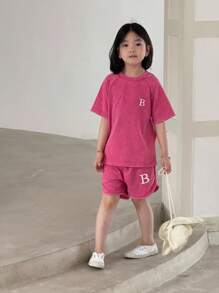 Conjunto deportivo de niña de estilo moderno en color rosa con bordado de letras, de tejido de punto suelto lavado, uso casual diario, minimalista y elegante