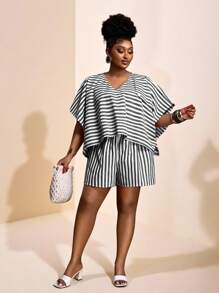 Slaydiva 2025 新款夏季休闲/通勤/旅行黑白条纹 V 领宽松短款上衣和高腰 A 字短裤两件套大码女装