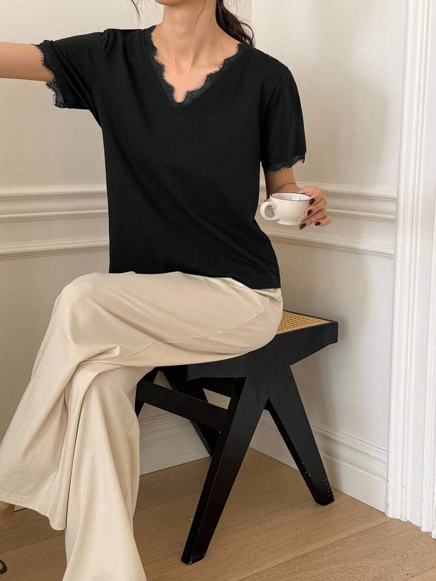 DAZY Conjunto de pijama de 2 piezas de mujer con cuello en V, parches de encaje y contraste de colores