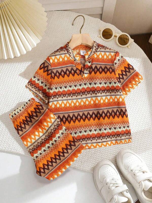 Set de 2 piezas para niño pequeño de 4 a 7 años: Conjunto casual de verano con parte superior de manga corta de cuello redondo y medio abierta en la Bottom, de tela jacquard de punto a rayas, y pantalones cortos con cintura elástica. Adecuado para ocasiones como moda, al aire libre, compras, sesión de fotos.