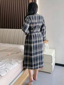 Dazy Plus Plaid Simple Loose Robe, Plus Size Sleepwear, For Fall & Winter, Cozy Outfits - Navy Blue - View 2