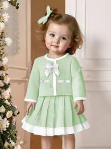 SHEIN 2 件女婴优雅花卉蕾丝夹克和褶皱迷你裙套装，粗花呢夹克搭配白色蝴蝶结可爱服装，春秋季 - 綠色 - 查看 1