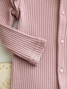 SHEIN 新生女嬰秋冬可愛舒適粉色足連身衣，帶按扣、頭帶和荷葉邊細節