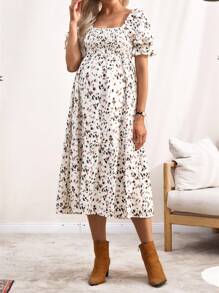 SHEIN Vestido estampado tejido de maternidad, vestido de verano de manga corta y lindo para mujeres embarazadas - Blanco - Ver 4