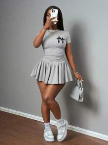 Slaydiva 新款春夏休闲基础运动风简约圆领短袖褶裥露肩短T恤+A字伞裙露肩后背中长款黑色交叉短印花浅灰坑条纹针织面料女两件套装 - 灰色 - 查看 4