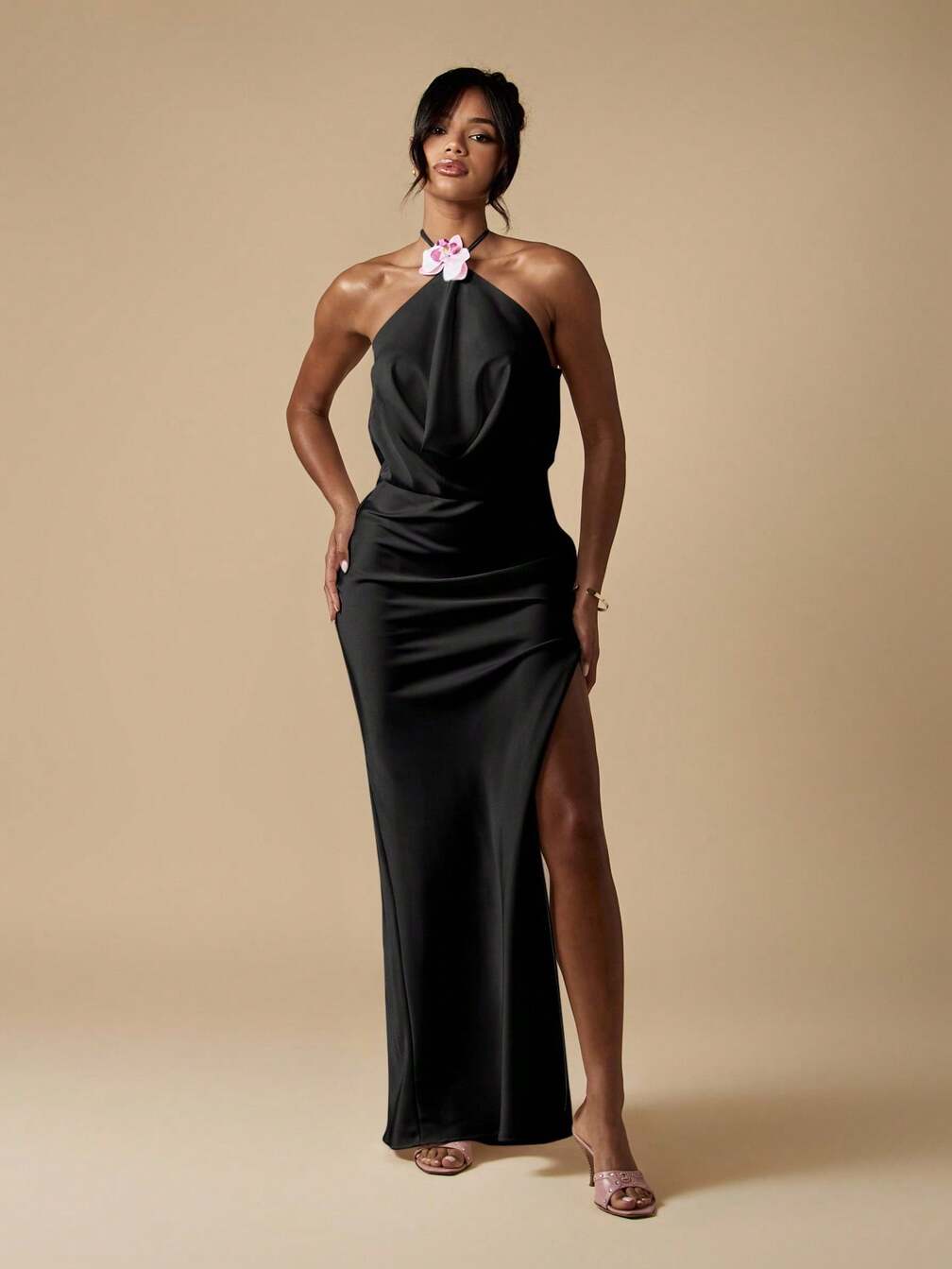 missguided halter dress MISSGUIDED Satin Halter Neck Maxi Dress With Cowl Neckline｜MISSGUIDED