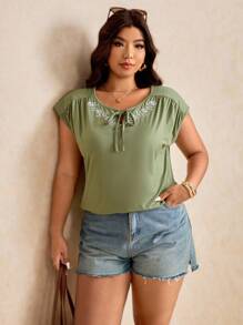 Elaquor Große Größen Lässig Floral Stickerei Tunnelzug Ausschnitt T-Shirt, Urlaubsstil