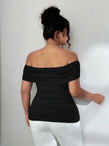 Elenzga Blusa de hombro descubierto con hebilla metálica decorativa para tallas grandes - Negro - Ver 2