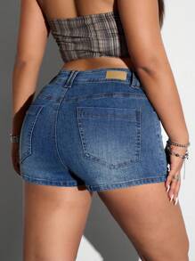 SHEIN Unity Shorts vaqueros de talla grande para mujer con cintura alta, bolsillos y abotonadura, versátiles y casuales - Azul - Ver 2
