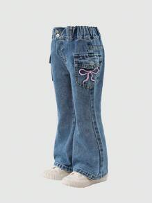 SHEIN 少女中色水洗牛仔喇叭褲，刺繡蝴蝶結設計，時尚可愛風格，秋冬休閒日常穿搭 - 中等水洗藍 - 查看 1