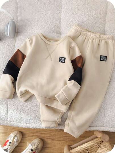 SHEIN 2 pièces Ensemble de Sweat-shirt col ras-du-cou manche longue et pantalon en tricot épissé pour jeunes garçons, confortable pour les déplacements, l'école, le casual quotidien, adapté pour les tenues, la rentrée scolaire, les fêtes d'anniversaire, les cérémonies, l'automne/hiver, en polaire, épaissi