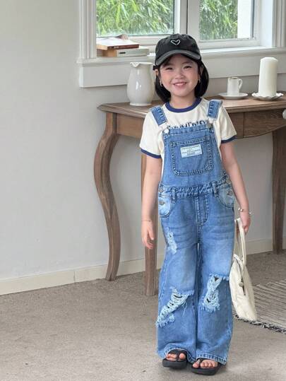 بذلة جينز للفتيات الصغيرات للاستخدام اليومي بأسلوب PREPPY خارجي مناسب لكل موسم، من قماش قطني سميك وفوشيا،تشطيب مشدود محبك مع شراشيب ممزقة، حمالات قابلة للتعديل وخمسة جيوب كلاسيكية مع إغلاق بأزرار على الجانب