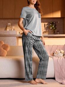 Manfinity Underwear&Sleepwear Basics مجموعة نوم نسائية ملابس علوية قصير الأكمام بجيب وبنطال من القماش المربع قطعتان