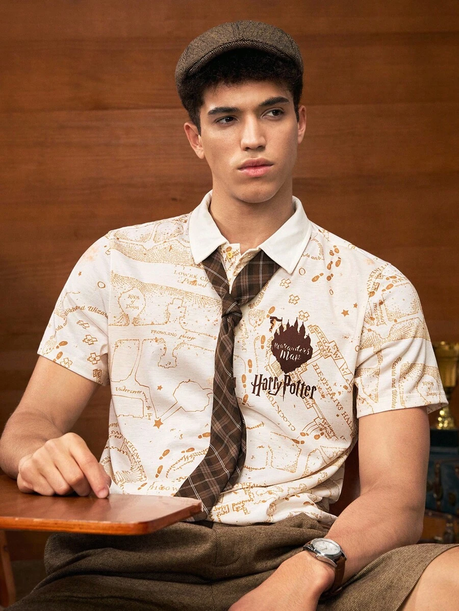 HARRY POTTER X SHEIN Men's Casual College Style Full Print Short Sleeve Polo Shirt, Does Not Include Tie - Khaki - View 1