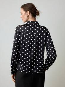 Uhlyne 女士经典丝质波点印花基础款商务休闲衬衫，秋季简约商务休闲风，适合假日、工作、教师、返校季等场合，尽显老钱风范。 - 黑色 - 查看 4
