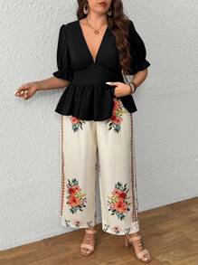 SHEIN Conjunto de verano para mujer de talla grande en color negro sólido con cuello en V y cinturón: Blusa de mujer, pantalones holgados con estampado floral y cinturón, conjunto regular de 2 piezas para primavera, verano y otoño