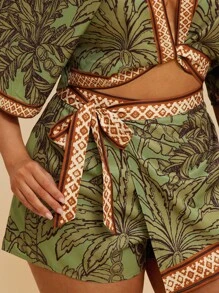 Travachic Set da 2 pezzi di shorts stampati con motivi tropicali e top corto a V con fiocco per donna in taglie grandi