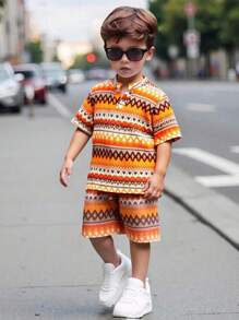 Set de 2 piezas para niño pequeño de 4 a 7 años: Conjunto casual de verano con parte superior de manga corta de cuello redondo y medio abierta en la Bottom, de tela jacquard de punto a rayas, y pantalones cortos con cintura elástica. Adecuado para ocasiones como moda, al aire libre, compras, sesión de fotos.