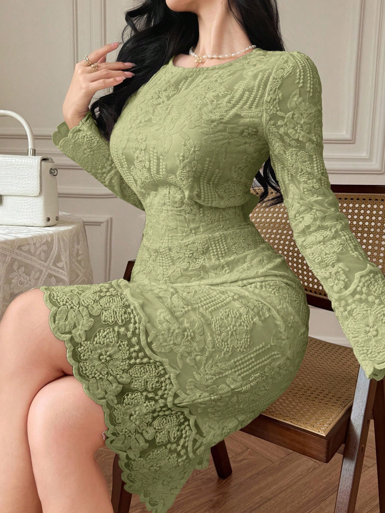 DAZY فستان طويل أنيق بتطريز دانتيل على الطراز المش...